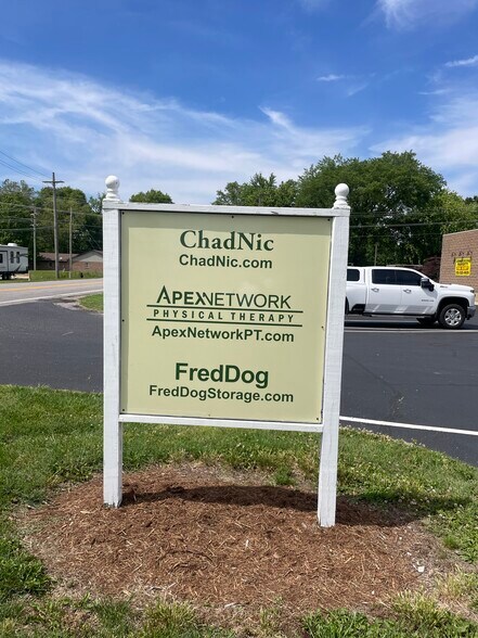 More Photos Of 608 S Jefferson St, Mascoutah General Retail For Lease