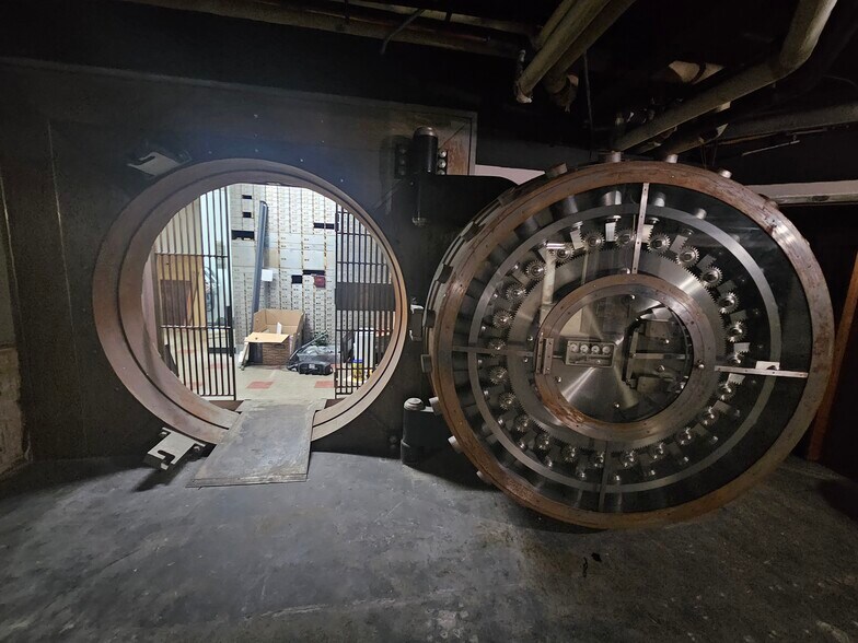 More Photos Of 100 W 11th St, Anderson Medical For Sale