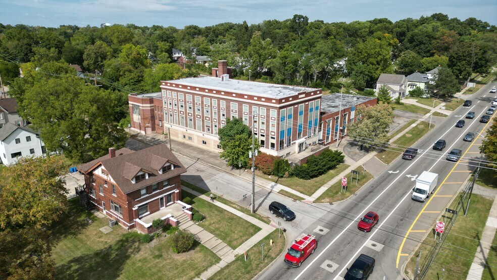 More Photos Of 131 University Dr, Pontiac Health Club For Sale
