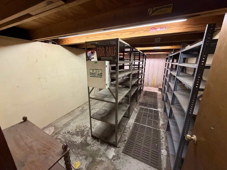 More Photos Of 403 W 2nd St, Sand Springs Manufacturing For Sale