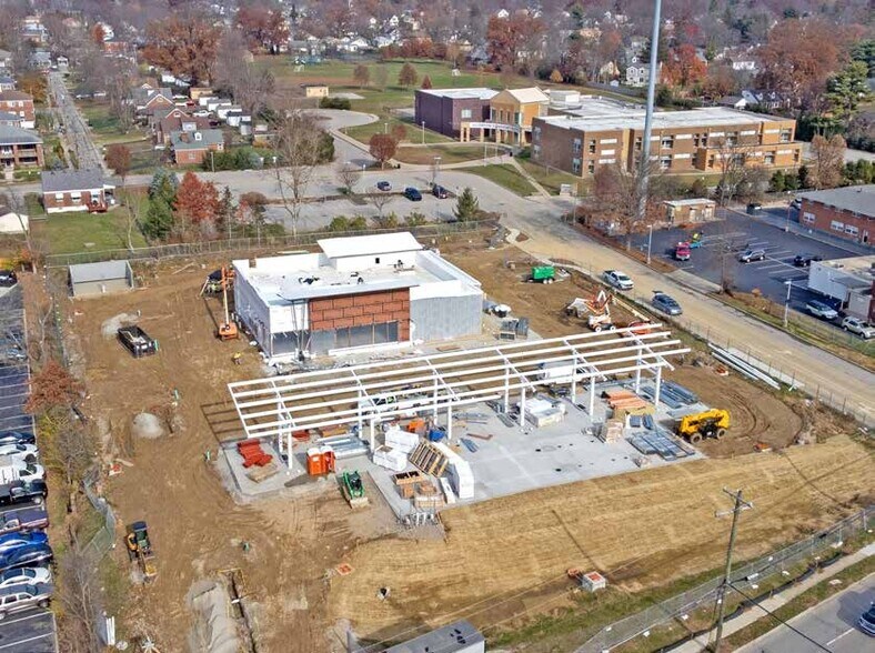 Primary Photo Of 7481 Montgomery Rd, Cincinnati Service Station For Sale