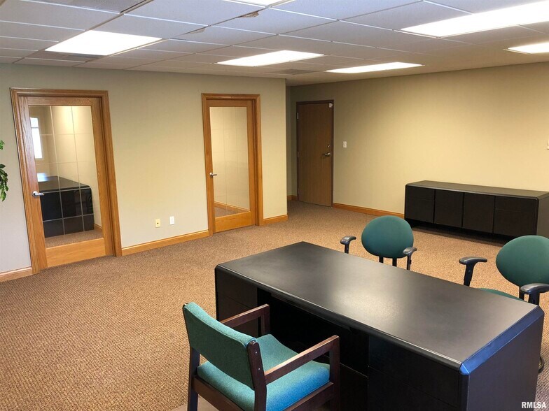 More Photos Of 3526 N California Ave, Peoria Office For Sale