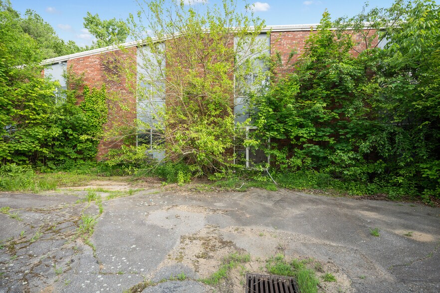 More Photos Of 277 E Main St, East Brookfield Warehouse For Sale