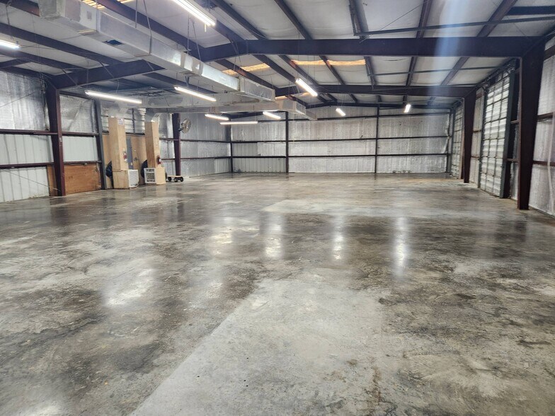 More Photos Of 615 Rankin Cir N, Houston Warehouse For Lease