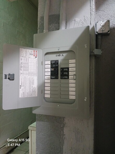 More Photos Of 2030 Homerule St, Honolulu Light Distribution For Lease