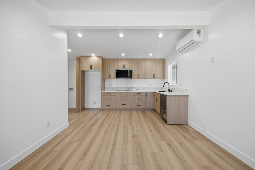 More Photos Of 22928 Leadwell St, West Hills Apartments For Sale