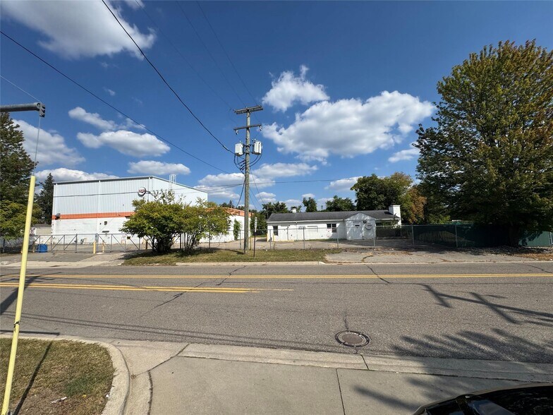 More Photos Of 20720 Tuck Rd, Farmington Hills Manufacturing For Sale