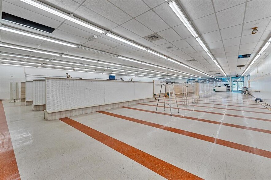 More Photos Of 411 Solida Rd, South Point Storefront For Sale