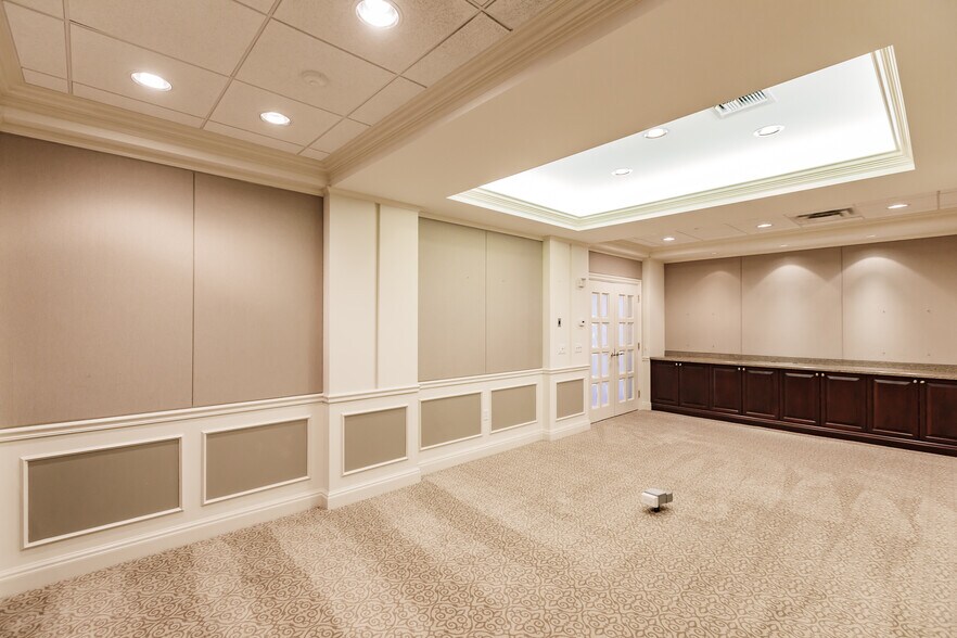 More Photos Of 2080 Ringling Blvd, Sarasota Office For Lease