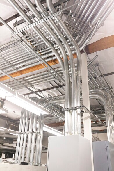 More Photos Of 201 N Sunrise Ave, Roseville Research And Development For Sale