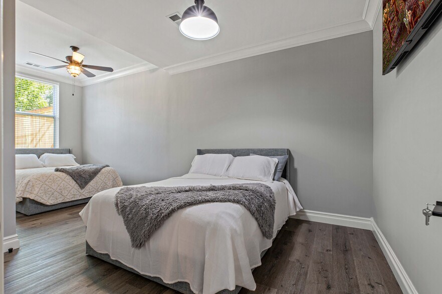 More Photos Of 30048 Yosemite Blvd, La Grange Bar For Sale