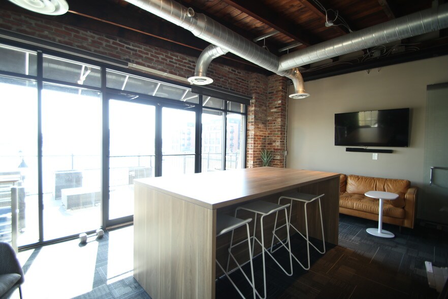 More Photos Of 1909 Thames St, Baltimore Loft Creative Space For Lease