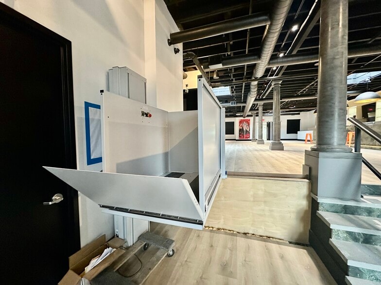 More Photos Of 169 W Putnam Ave, Greenwich Freestanding For Lease