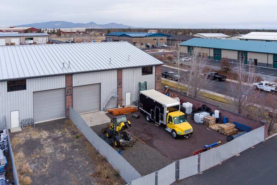 More Photos Of 2123 Deerhound ave, Redmond Service For Lease