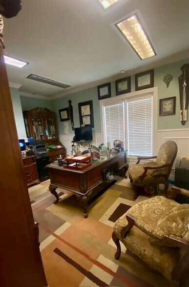 More Photos Of 2600 Mccullough Ave, San Antonio Office For Sale