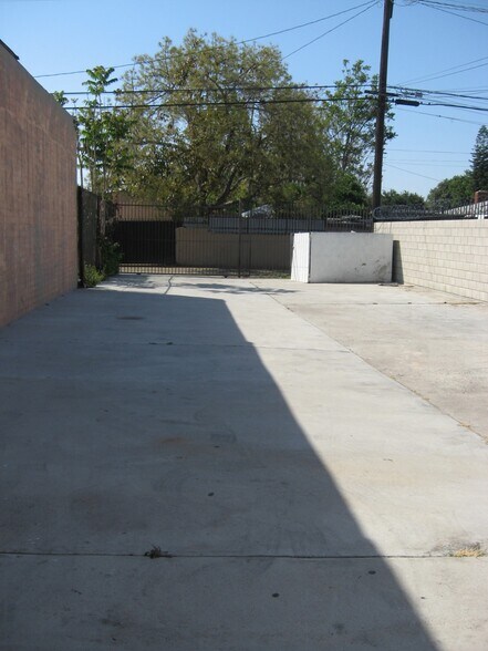 More Photos Of 1826 E Compton Blvd, Compton Storefront For Sale
