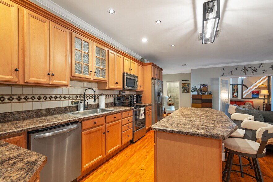 More Photos Of 140 Clinton St, Schenectady Storefront Retail Residential For Lease