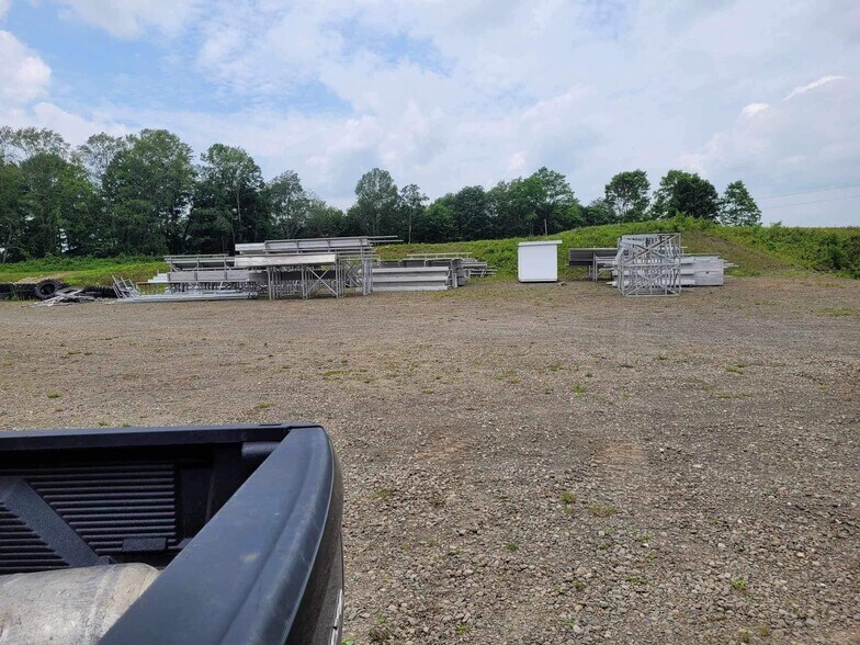 More Photos Of 224 Michael Ln, New Berlin Racetrack For Sale