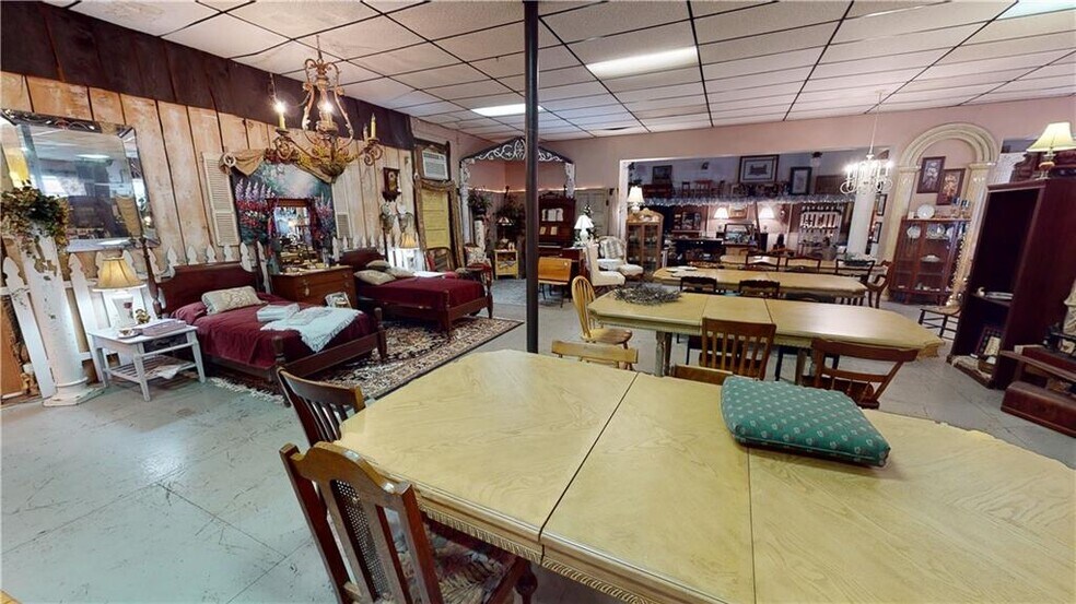 More Photos Of 116 N Illinois St, Chrisman Storefront Retail Residential For Sale