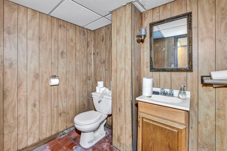 More Photos Of 6318 Lorain Ave, Cleveland Loft Creative Space For Sale