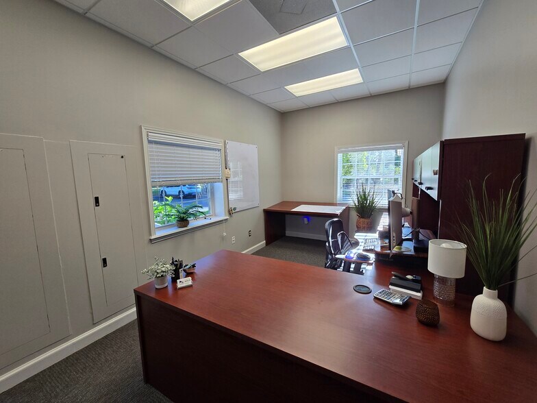 More Photos Of 465 Warren Ave, Longwood Office For Lease