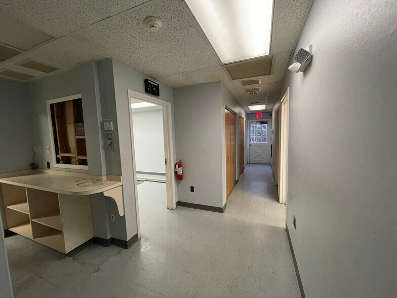 More Photos Of 11325 Pembrooke Sq, Waldorf Medical For Sale