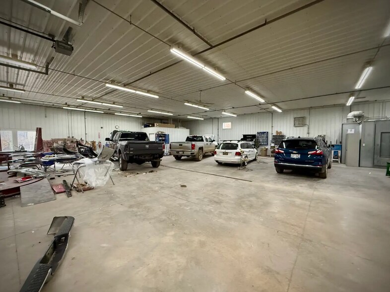 More Photos Of 207 N Main St, Olivet Auto Repair For Sale