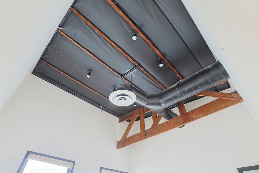 More Photos Of 10 Plaza Sq, Orange Storefront Retail Office For Lease