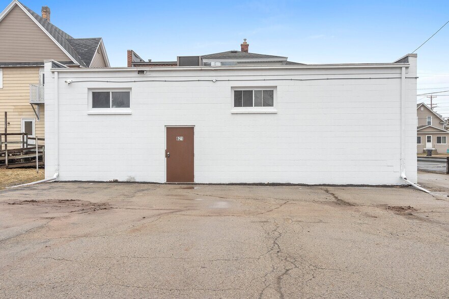 More Photos Of 621 W Lawrence St, Appleton Office For Lease