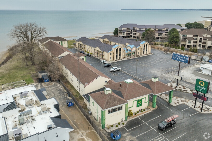 More Photos Of 1723 E Perry St, Port Clinton Hotel For Sale