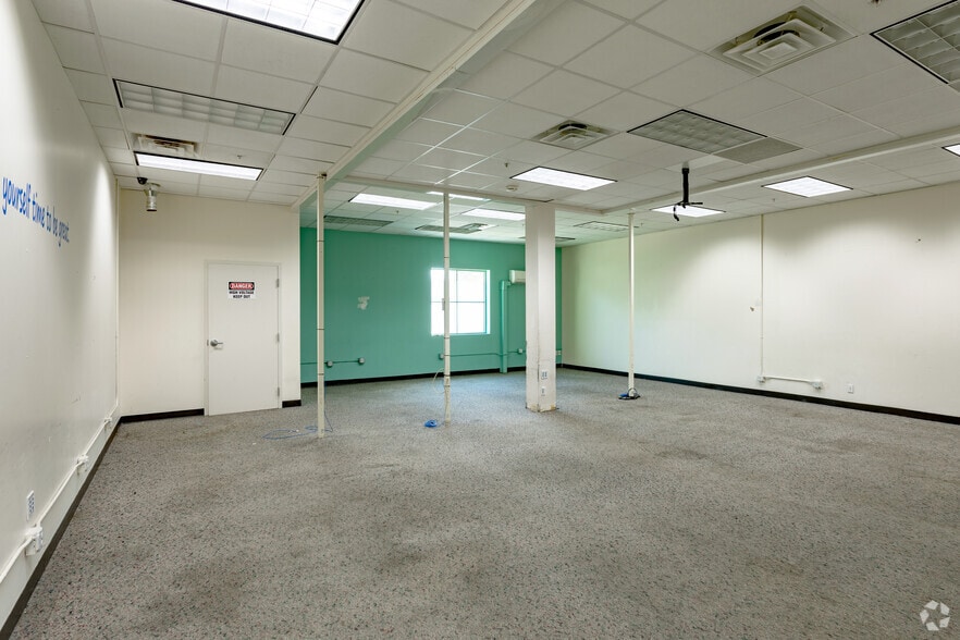 More Photos Of 580-584 NW University Blvd, Port Saint Lucie Unknown For Lease