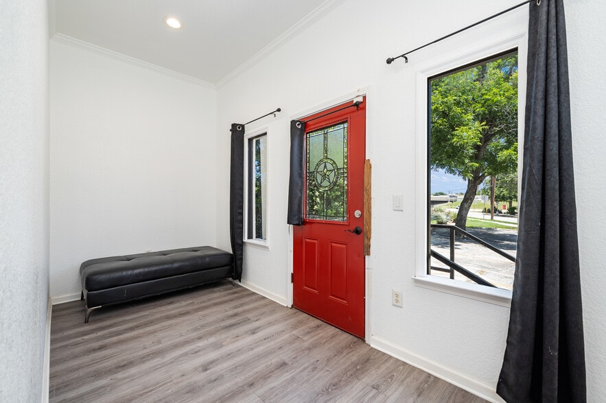 More Photos Of 3109 N St Marys St, San Antonio Office For Lease