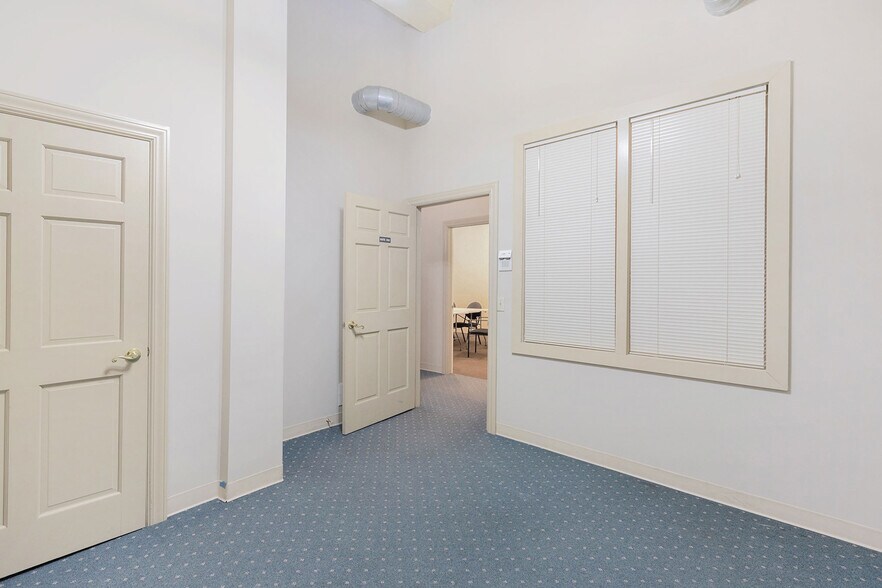 More Photos Of 319 N Burdick St, Kalamazoo Apartments For Lease