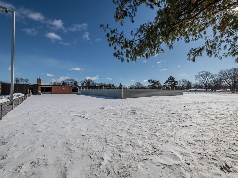 More Photos Of 2400 N Dixie Hwy, Monroe Serviced Offices For Sale