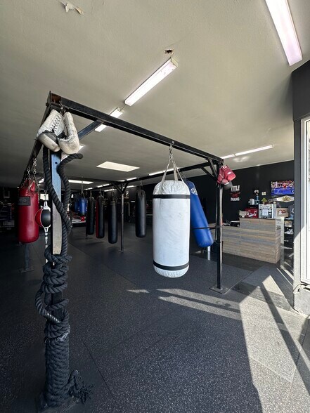 More Photos Of 109-111 S Coast Hwy, Oceanside Storefront For Lease