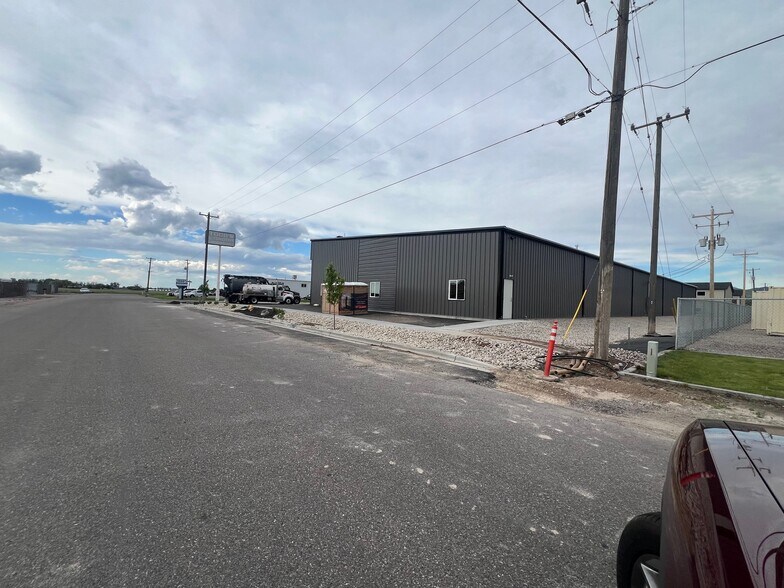 More Photos Of 231 Tailwind Cir, Chubbuck Industrial For Lease