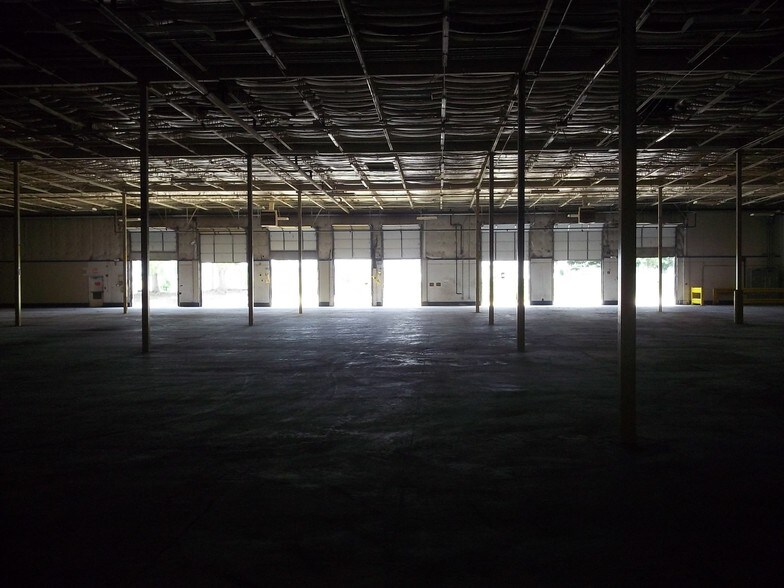 More Photos Of 10200 McKalla Pl, Austin Distribution For Lease