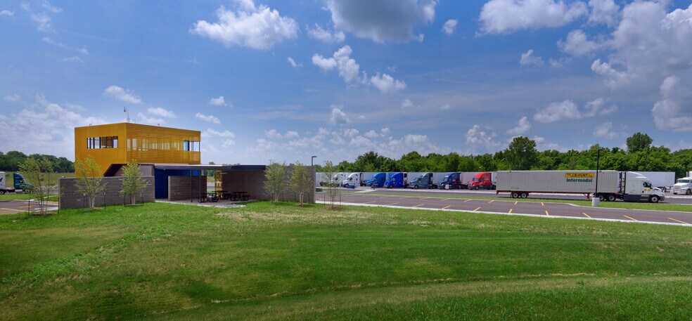 More Photos Of 3610 E Kearney St, Springfield Warehouse For Lease