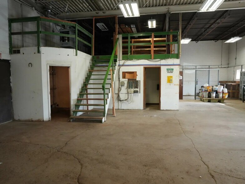 More Photos Of 103 1st St W, Williston Flex For Sale