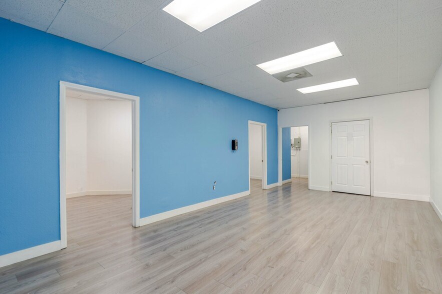 More Photos Of 516 W Lancaster Blvd, Lancaster Storefront For Lease