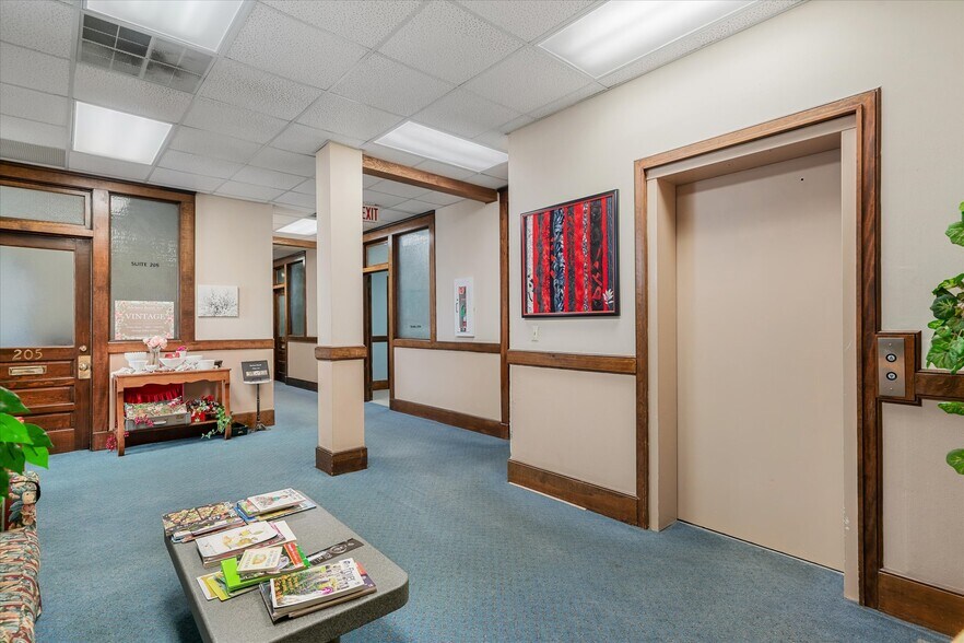 More Photos Of 102 E Moore Ave, Terrell Office For Sale