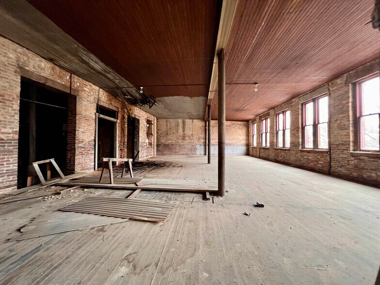 More Photos Of 337-339 S Fremont Ave, Baltimore Warehouse For Sale