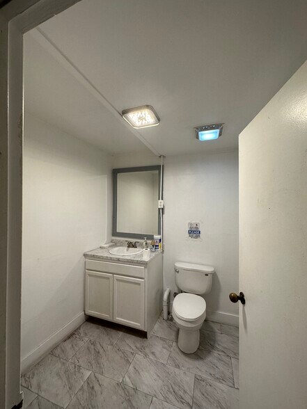 More Photos Of 9608 Venice Blvd, Culver City Storefront Retail Office For Lease