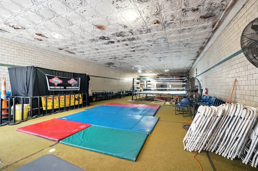 More Photos Of 6105-6117 Vine St, Cincinnati Storefront Retail Residential For Sale