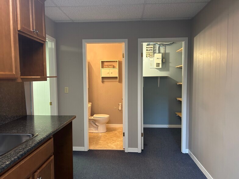 More Photos Of 191 Queensway W, Simcoe Office For Lease