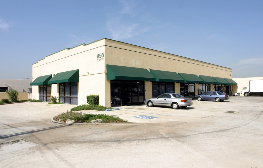 More Photos Of 895 S East St, Anaheim General Retail For Lease