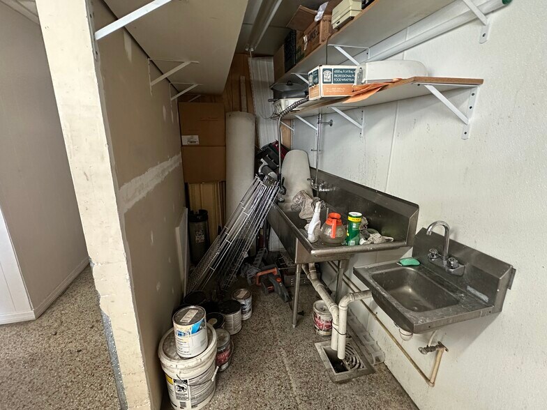 More Photos Of 1345 Kathleen Rd, Lakeland General Retail For Sale