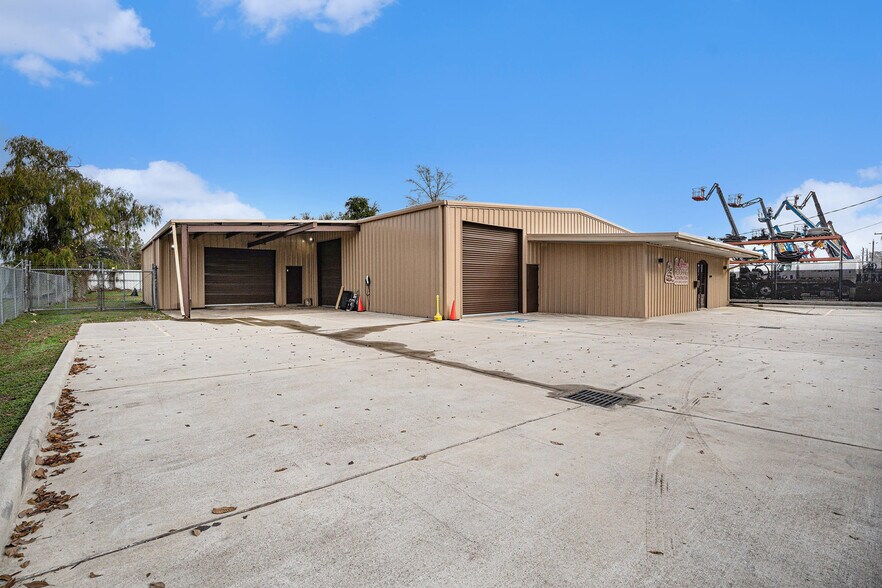 More Photos Of 6933 Olson Ln, Pasadena Service For Sale