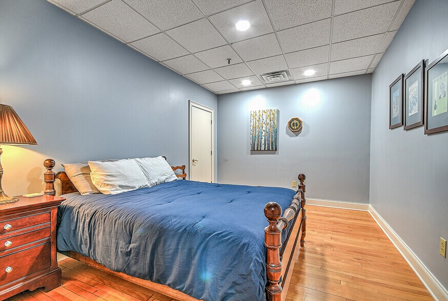 More Photos Of 220 Broad St, Kingsport Flex For Sale