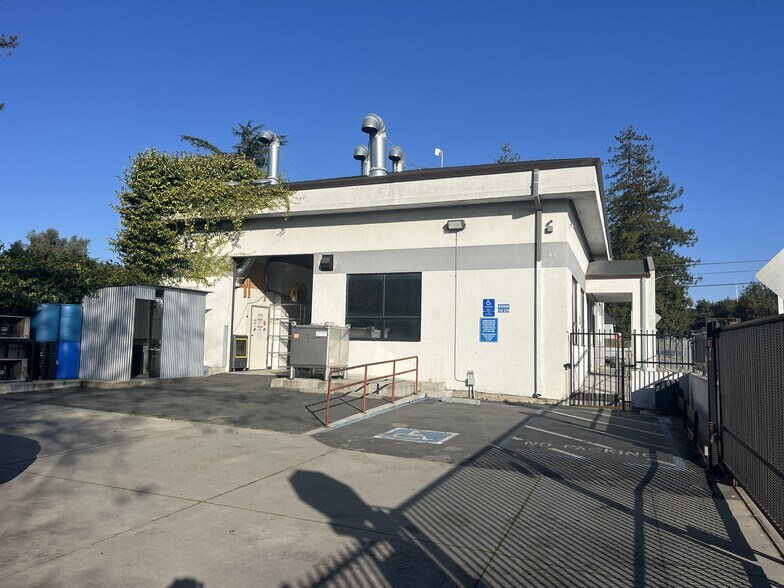 More Photos Of 211 Fern St, Santa Cruz Showroom For Sale